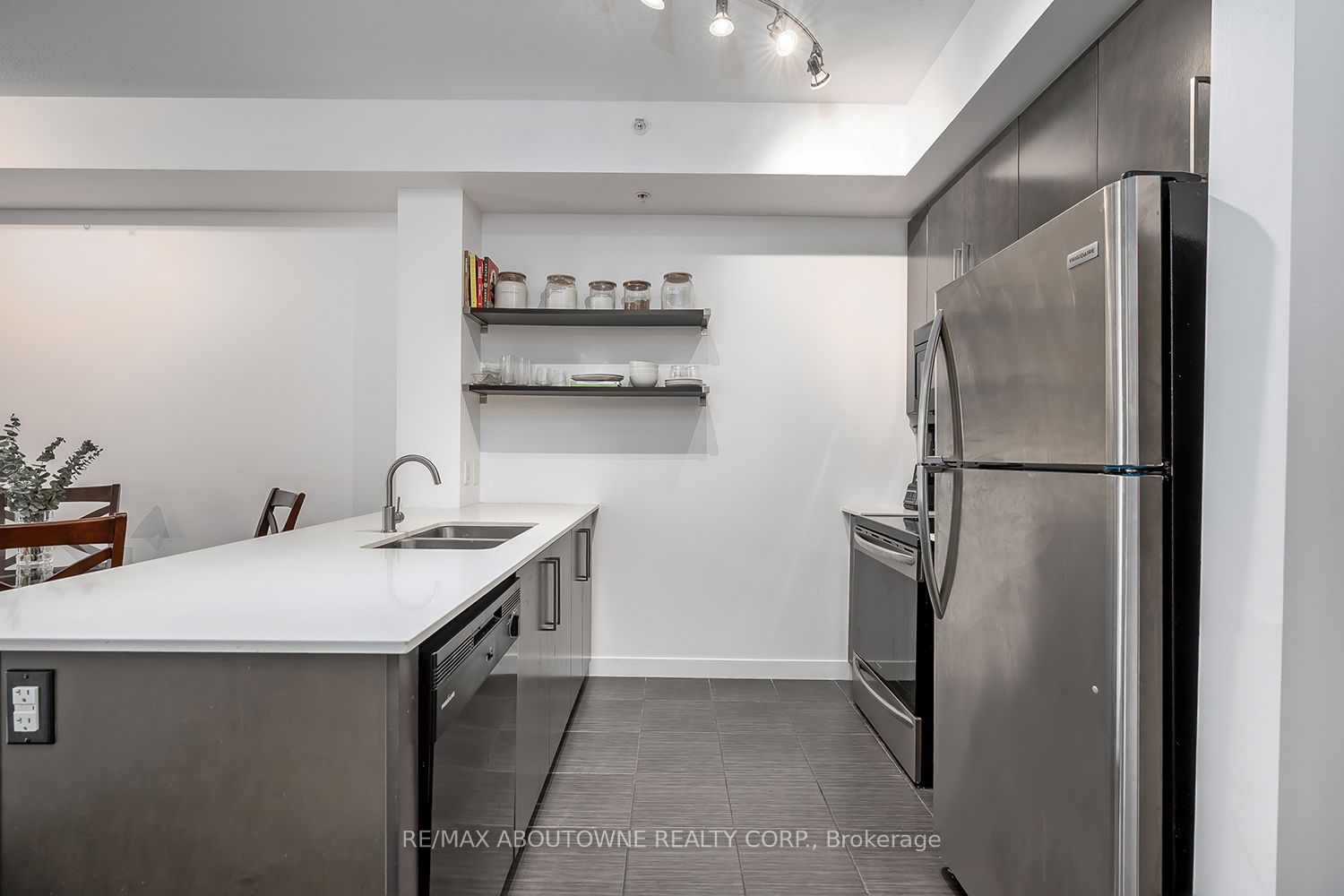 116-5010 Corporate Drive, Burlington, ON, L7L 0H6 photo 4