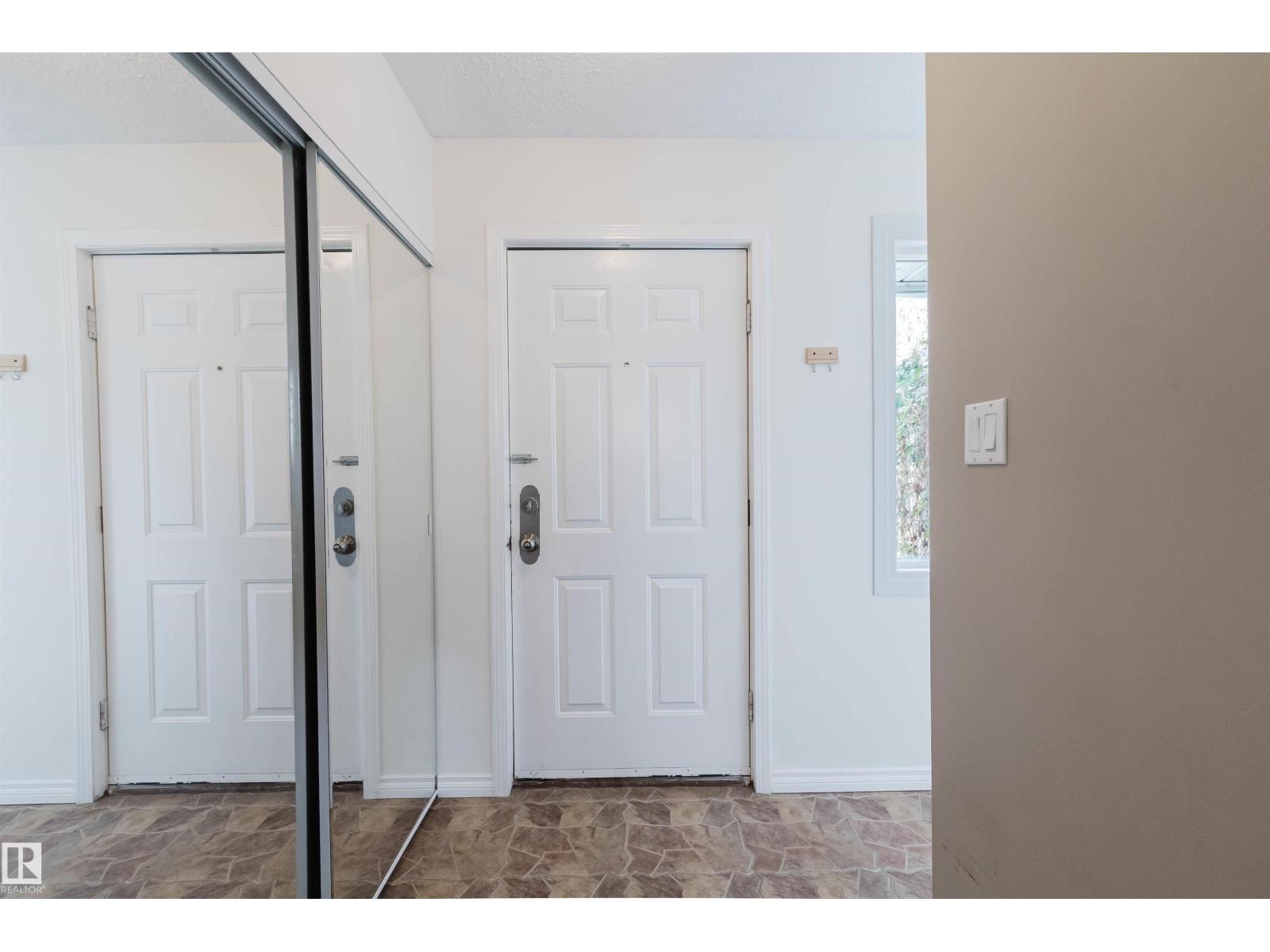 134 Callingwood Place NW, Edmonton, AB, T5T2C6 photo 3