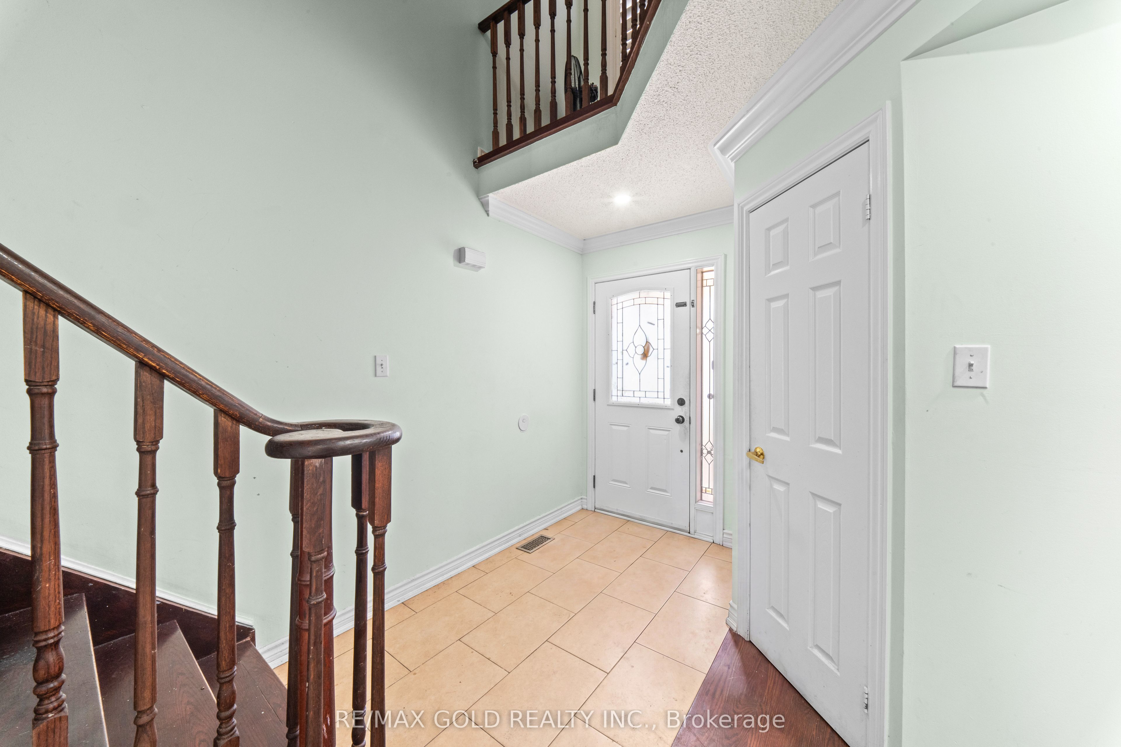 Additional image 4 of 31 Ravenscliffe Court, Brampton, ON, L6X 4N8