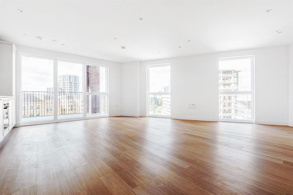 Additional image 2 of 2 bed flat for saleCarraway Street, Reading RG1