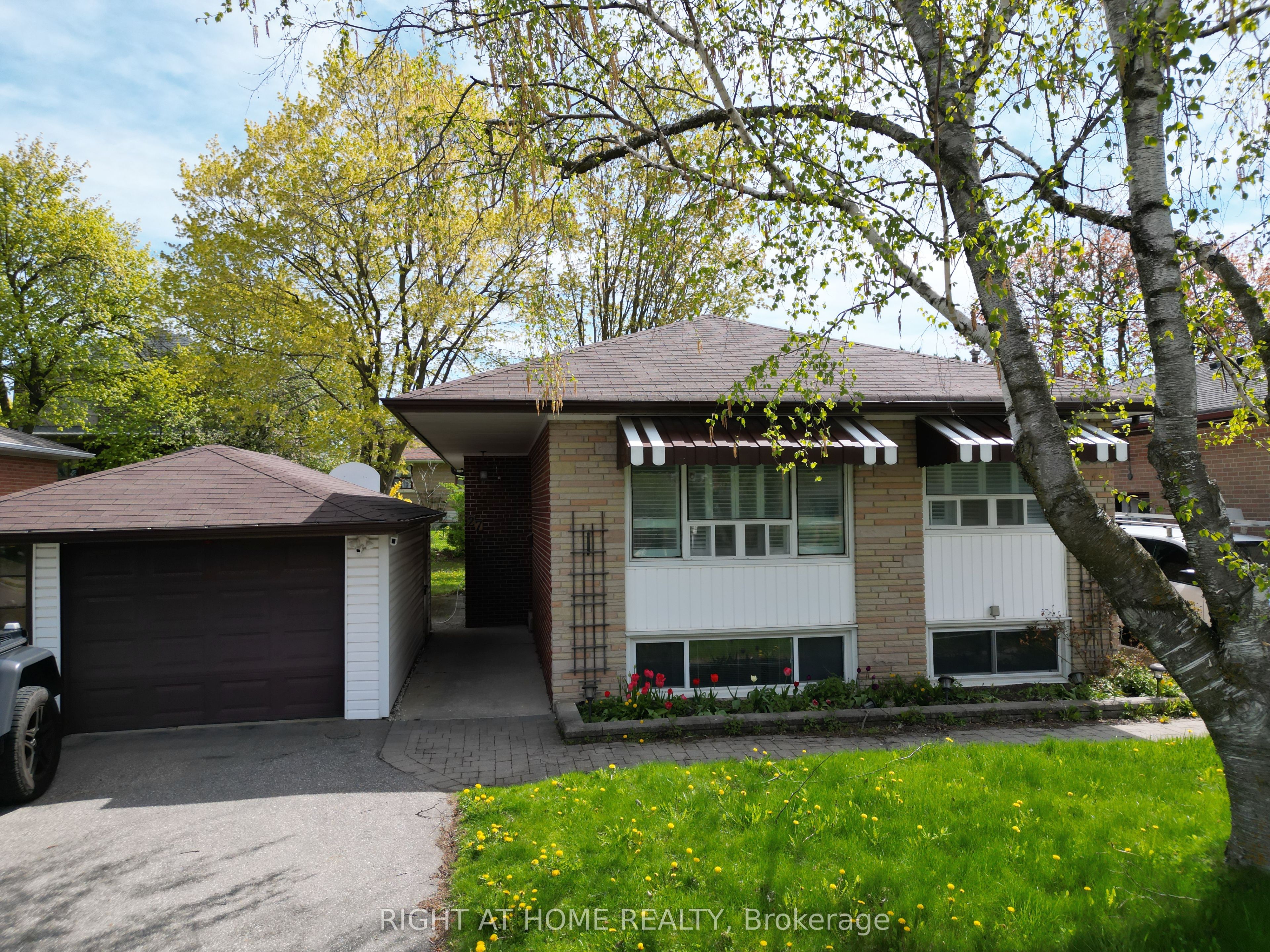 27 Sussex Avenue, Richmond Hill, ON, L4C 2E5