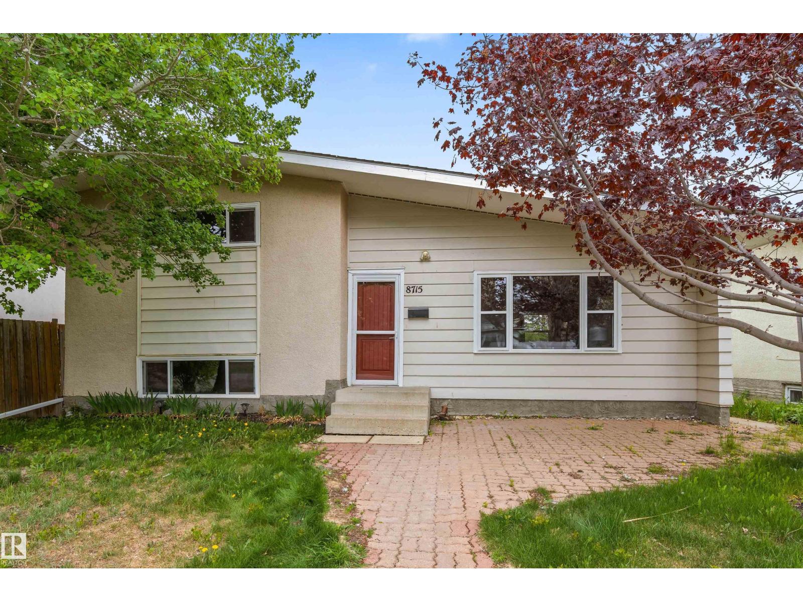 8715 164a Street NW, Edmonton, AB, T5R2R2