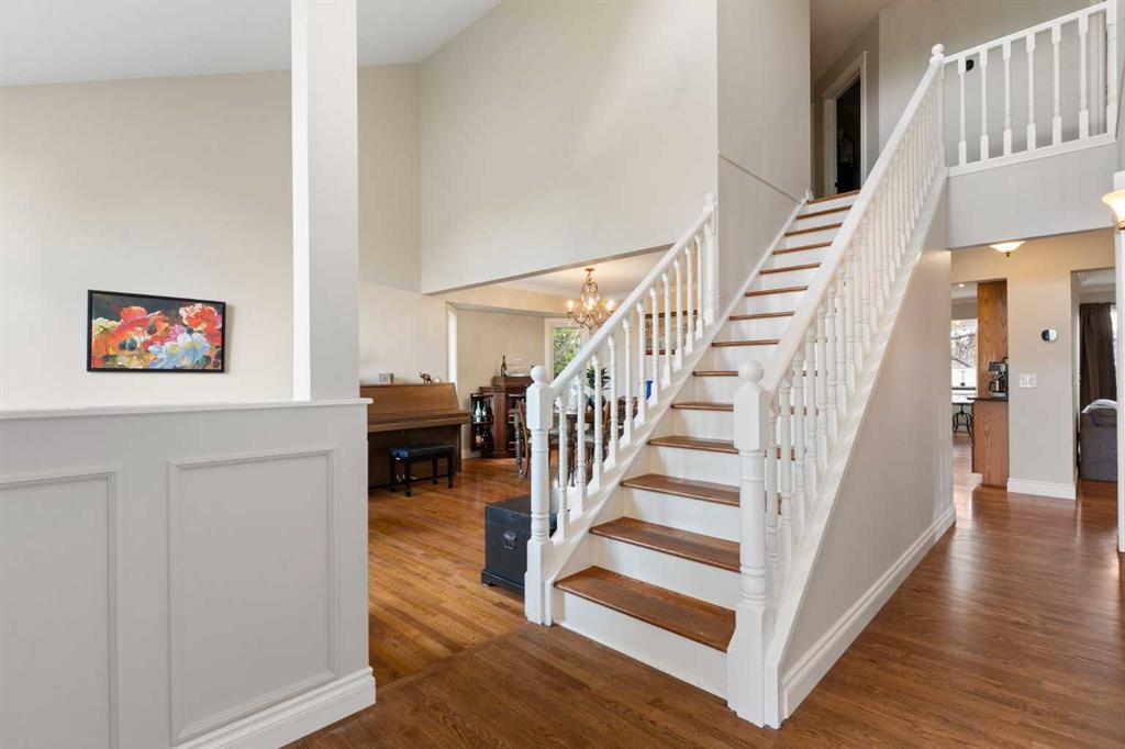 476 Silvergrove Gardens NW, Calgary, AB, T3B4S8 photo 3