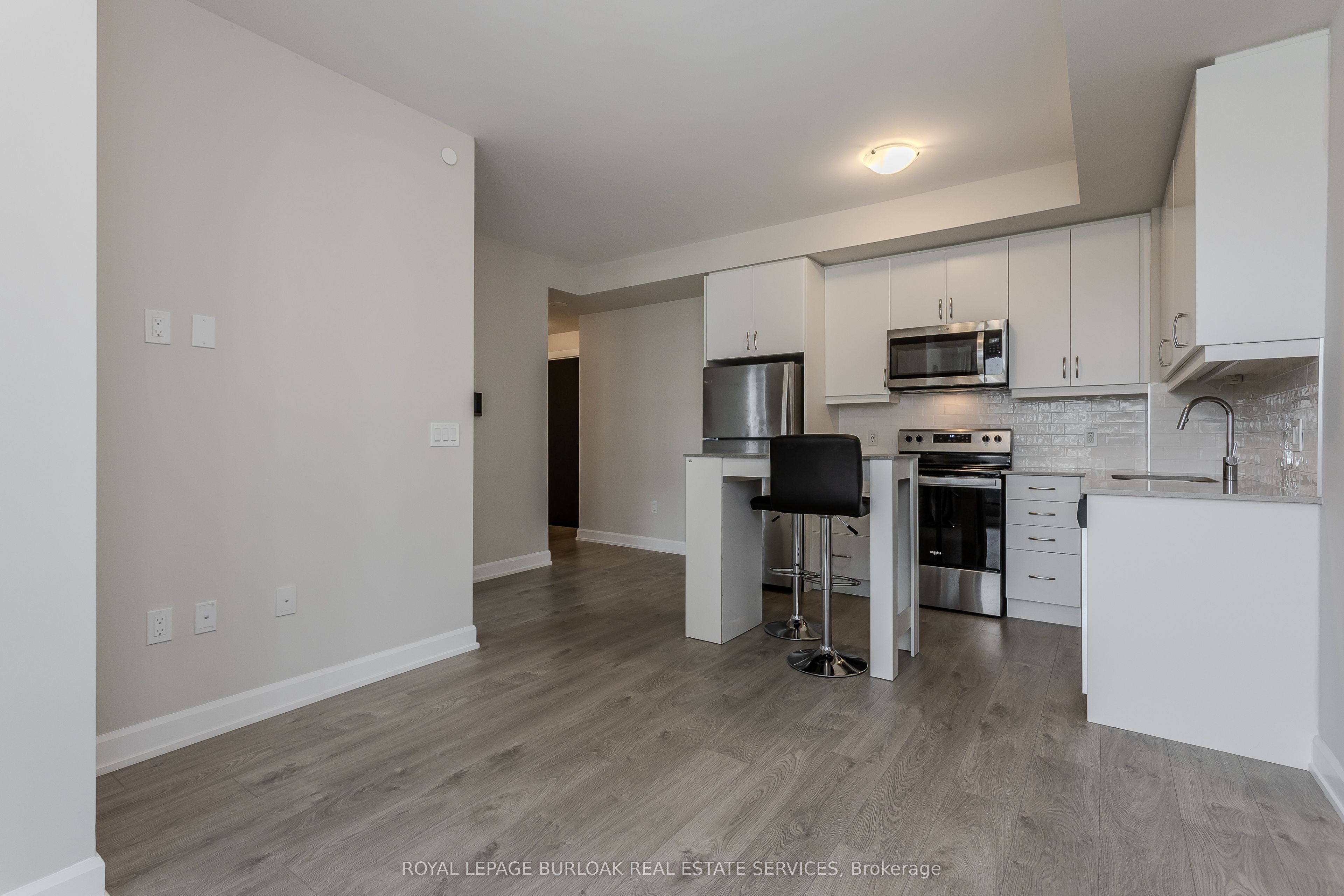 406-3200 William Coltson Avenue, Oakville, ON, L6H 7W6 photo 3