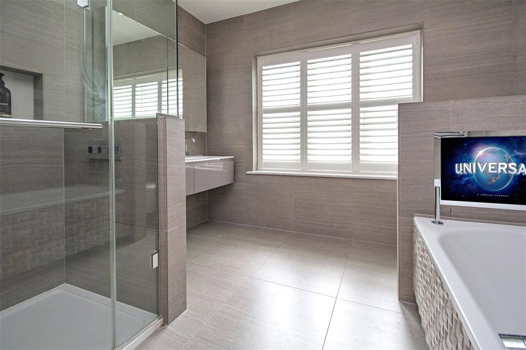 Additional image 15 of 6 bed detached house for saleSpencer Close, Radlett, Hertfordshire WD7