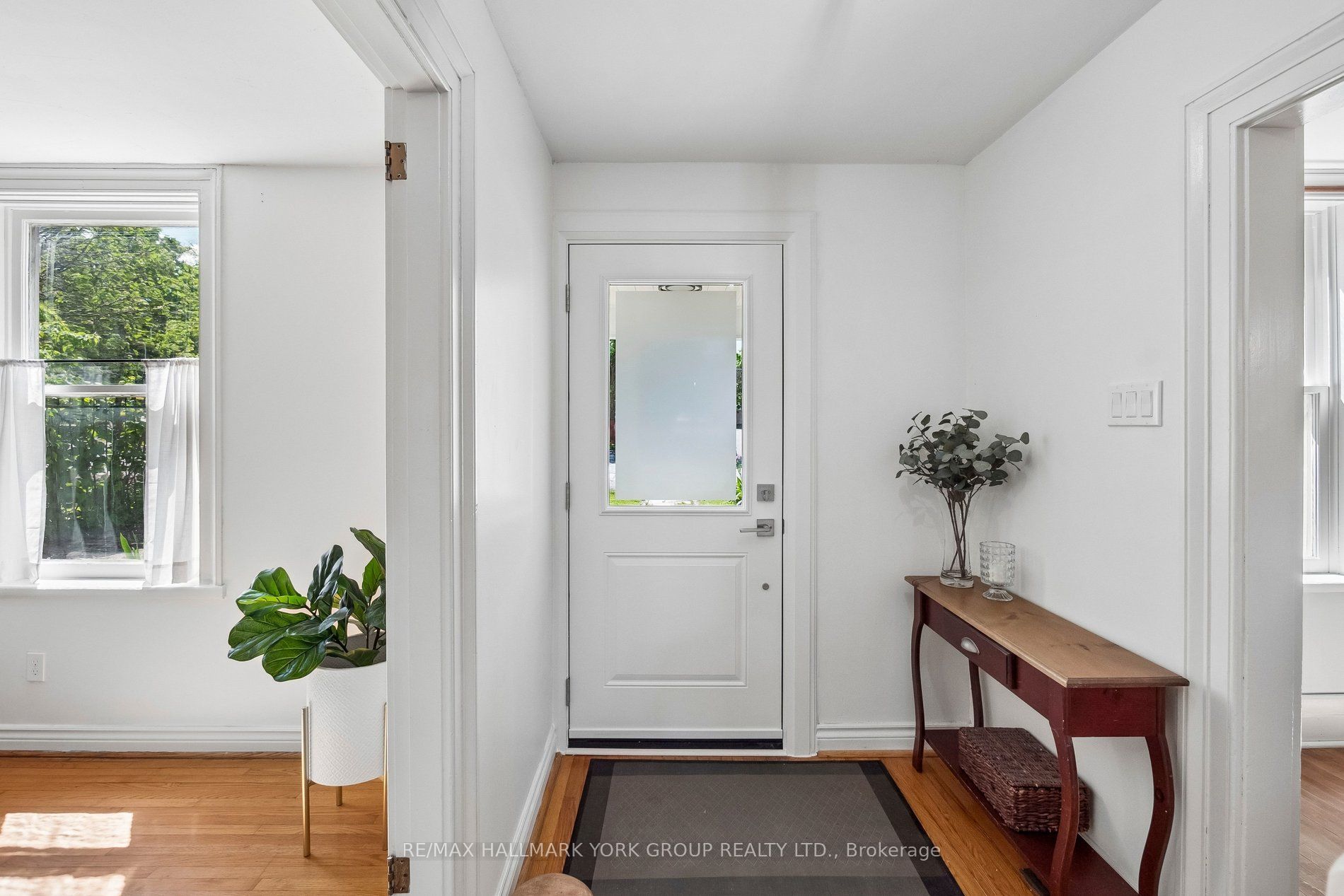 37 Arnold Crescent, Richmond Hill, ON, L4C 3R6 photo 3