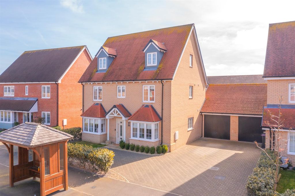 5 bed detached house for saleElizabeth Gardens, Rochford SS4