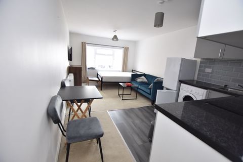 High Road, Beeston, Nottingham NG9, Studio to rent