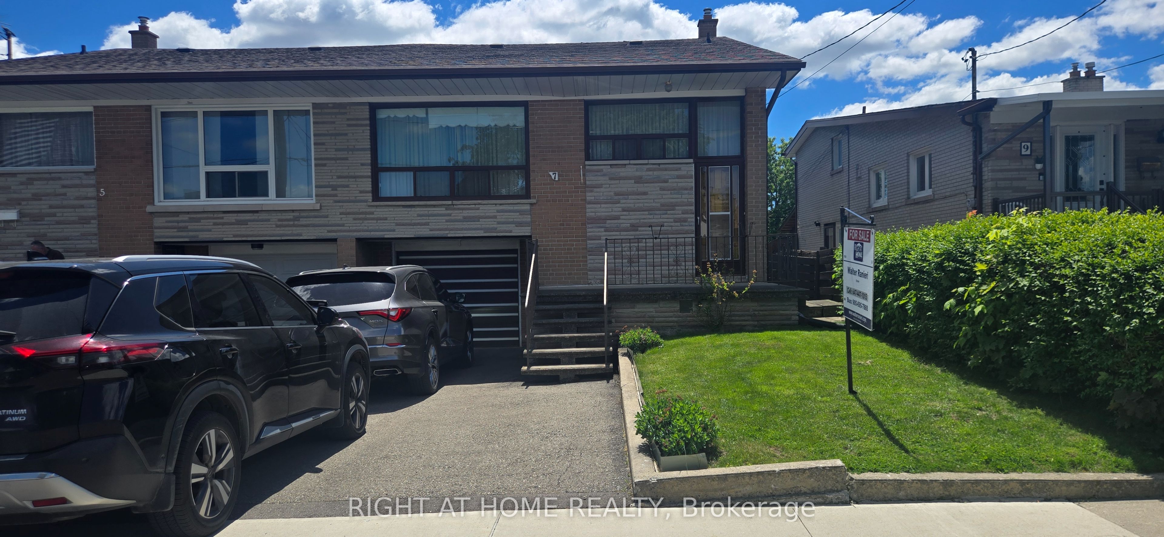 7 Daystrom Drive, Toronto, ON, M9M 2A8