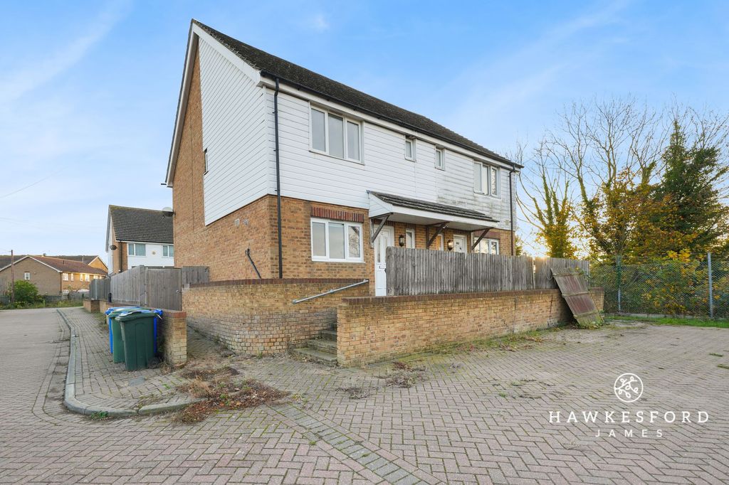 3 bed semi-detached house for saleMount Field, Queenborough ME11