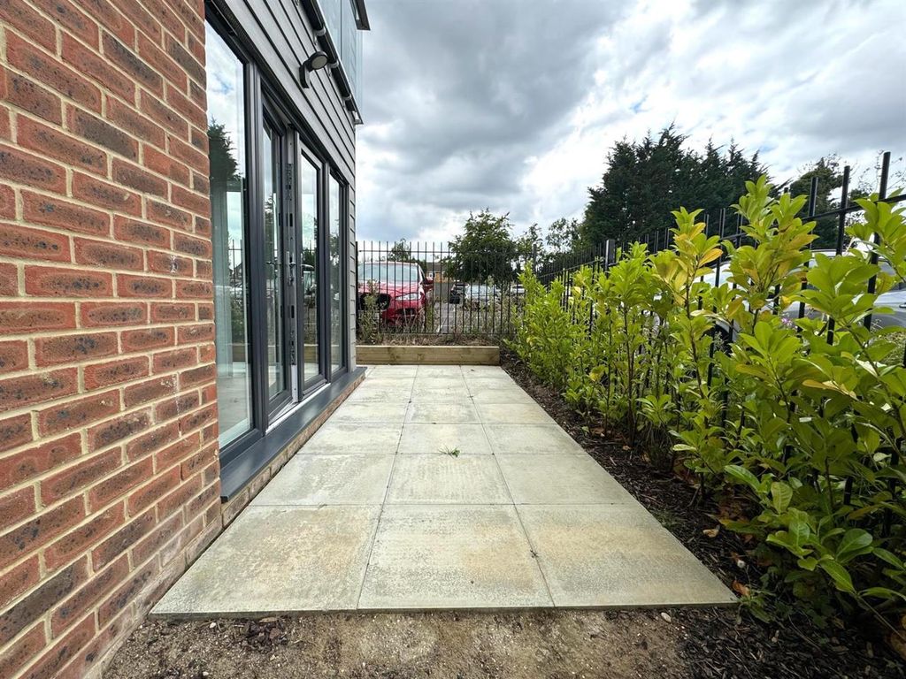Additional image 16 of 2 bed flat for saleEastwood Road, Rayleigh SS6
