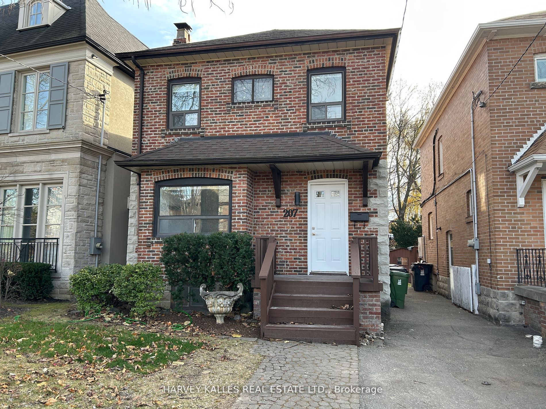 207 Old Orchard Grove, Toronto, ON, M5M 2E6