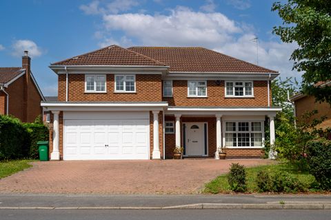 Lambourne Drive, Wollaton NG8