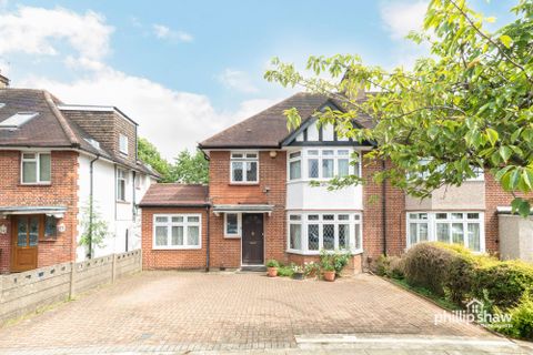 Manor Park Gardens, Edgware HA8