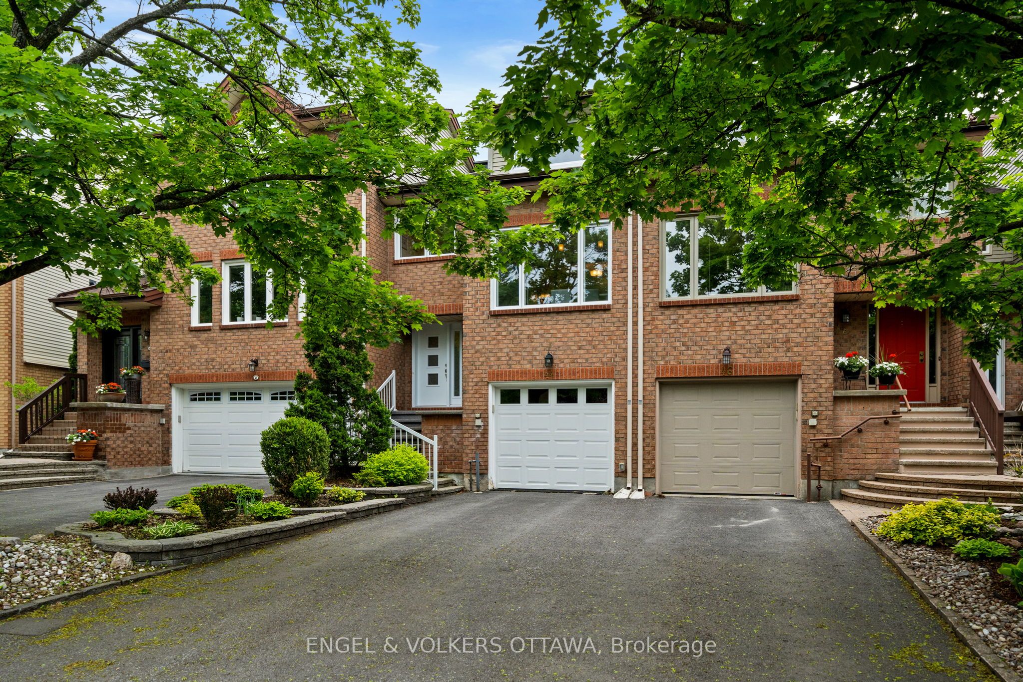 Additional image 2 of 44 Dunbarton Court, Ottawa, ON, K1K 4L4