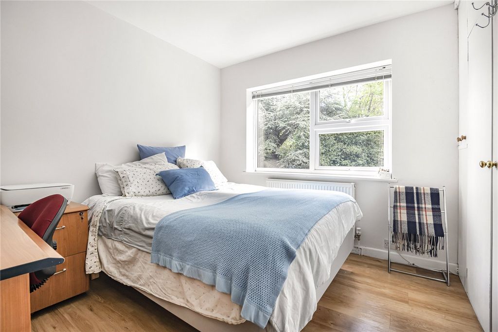 Additional image 12 of 2 bed flat for saleHigh Firs, Gills Hill, Radlett, Hertfordshire WD7