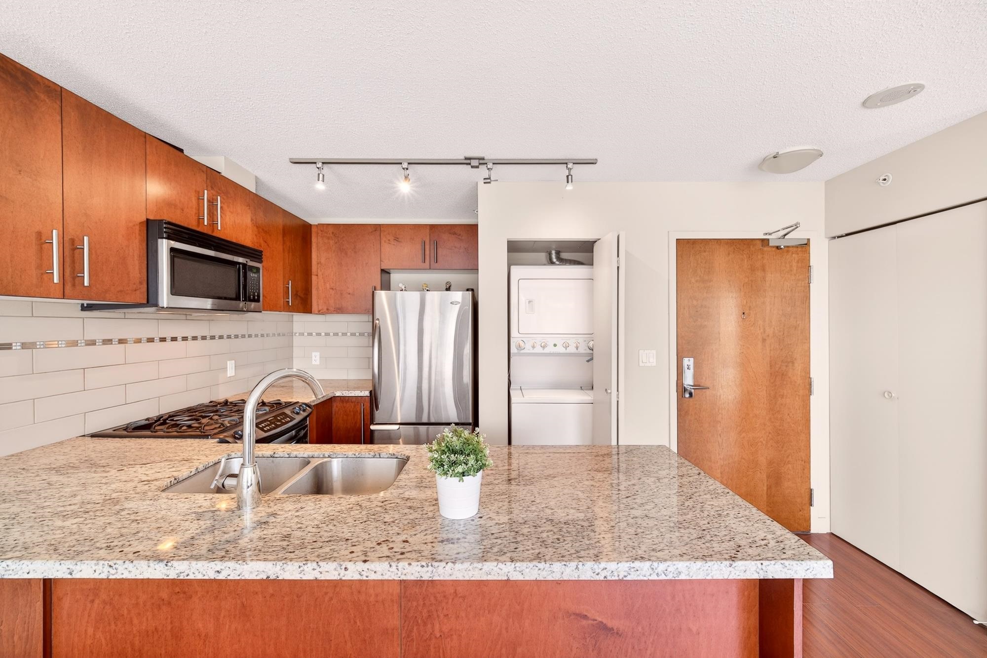 606-8280 Lansdowne Road, Richmond, BC, V6X 0B2 photo 5