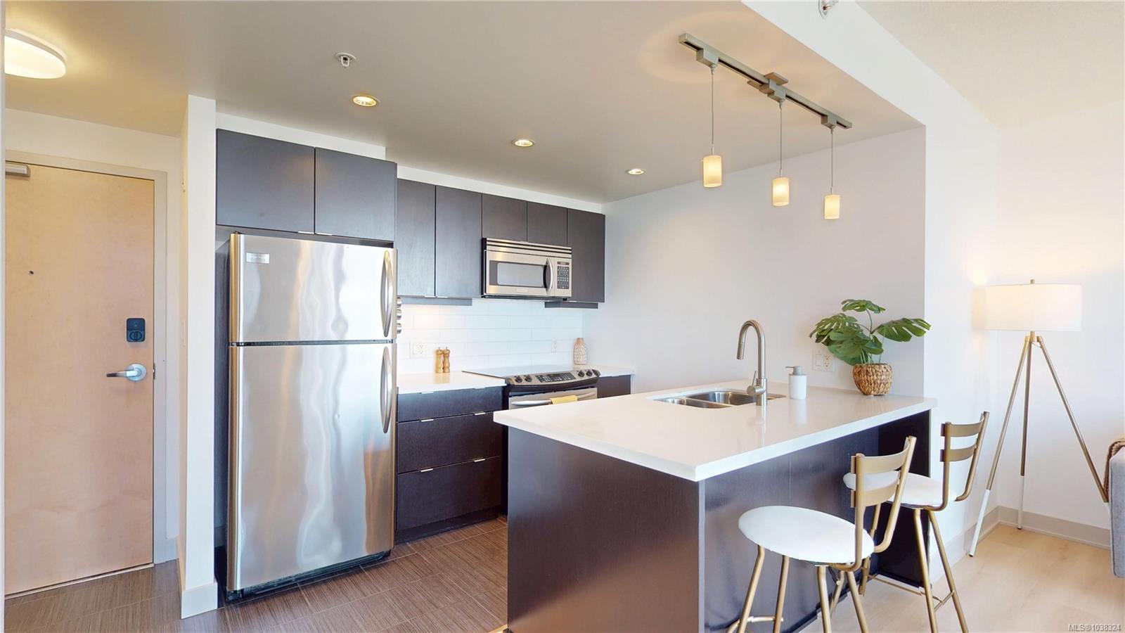 #603-760 Johnson Street, Victoria, BC, V8W 1N1 photo 2