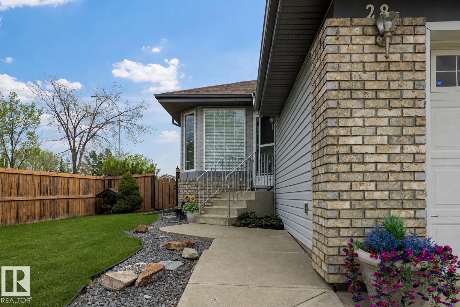 28 Norfolk Close, St. Albert, AB, T8N7B8 photo 2