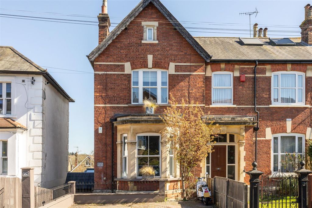 4 bed semi-detached house for saleEarlswood Road, Redhill RH1