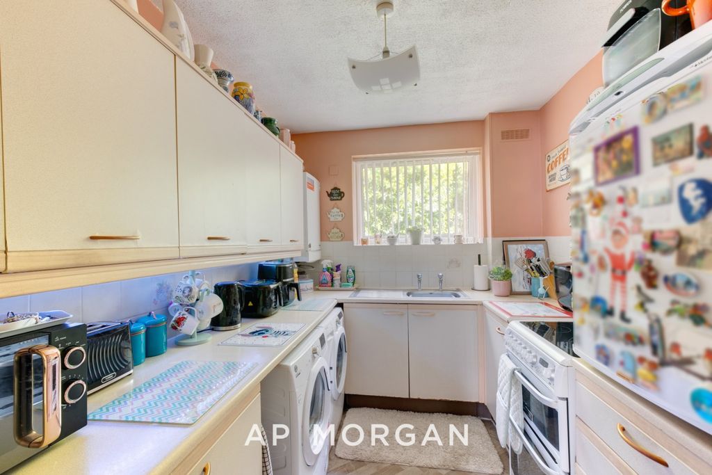 Additional image 6 of 2 bed flat for saleWoodend Close, Redditch, Worcestershire B97