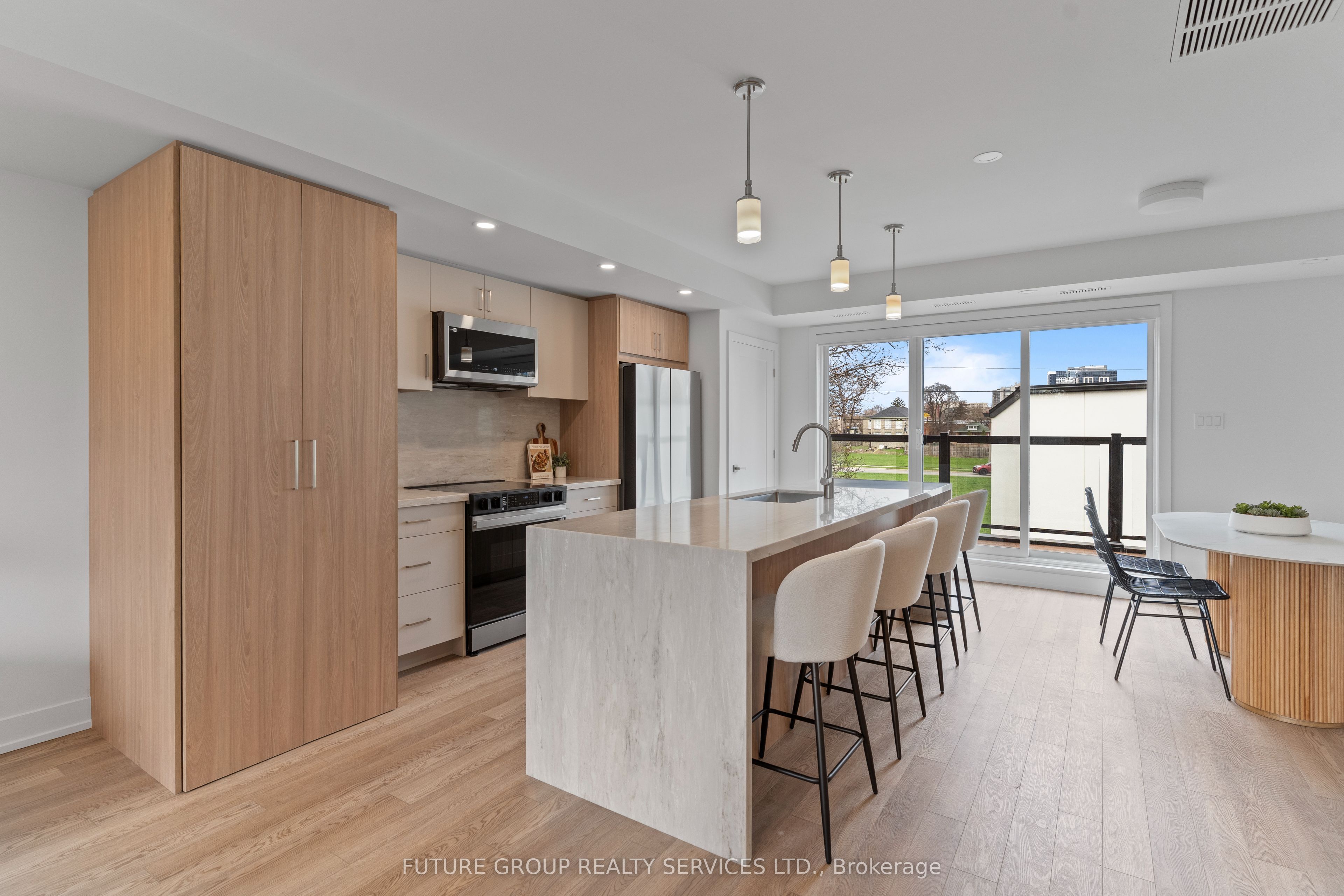 Unit 3-15 Acorn Avenue, Toronto, ON, M9B 3P7 photo 2