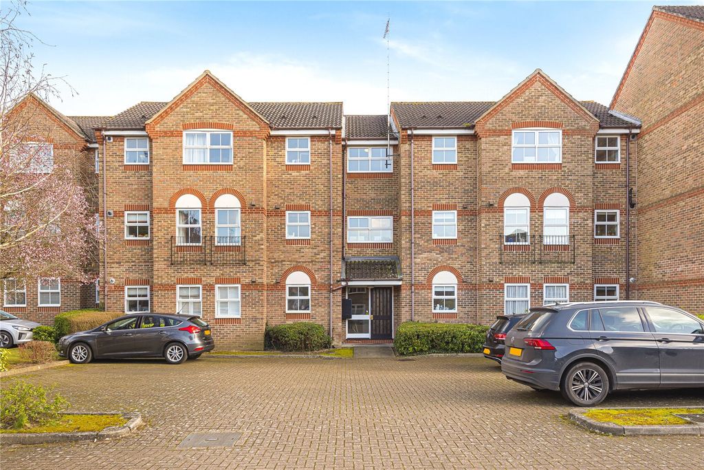 2 bed flat for saleSalters Close, Rickmansworth, Hertfordshire WD3