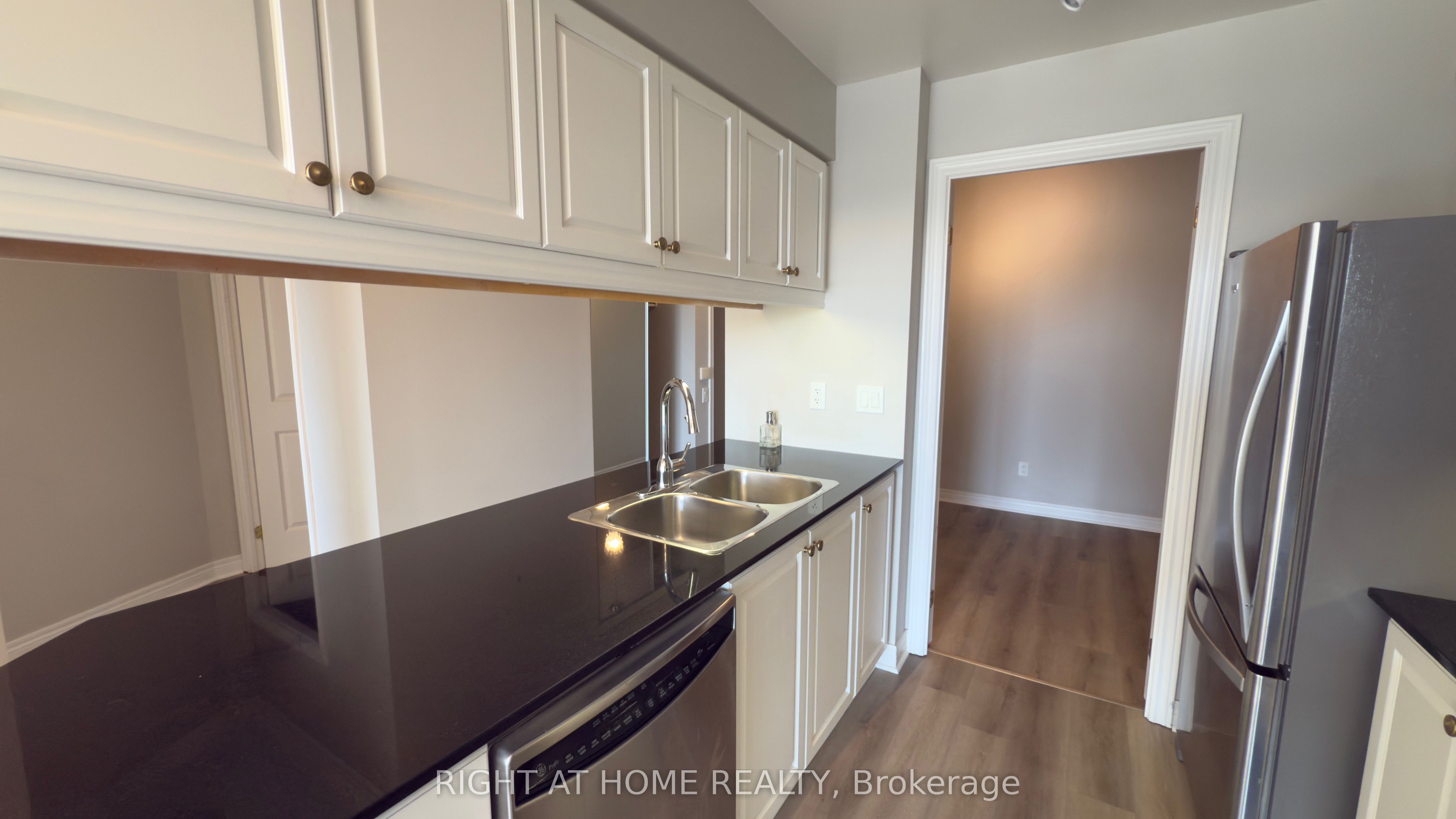 703-40 Old Mill Road, Oakville, ON, L6J 7W2