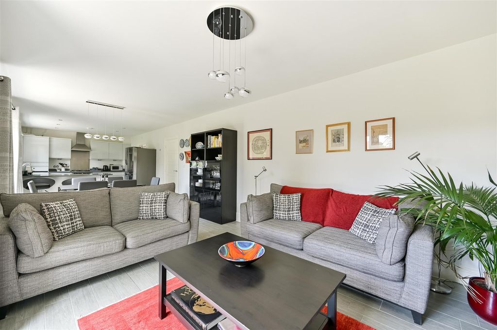 Additional image 7 of 5 bed detached house for saleWellswood Gardens, Reading RG1