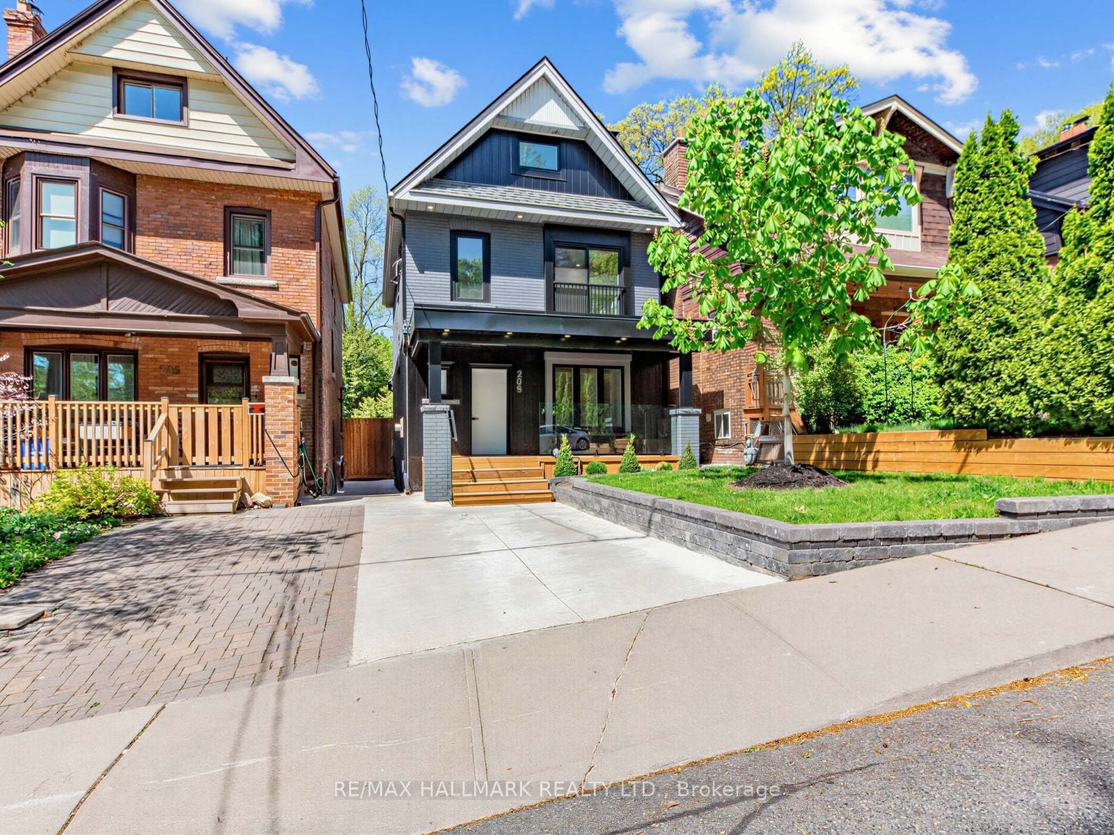 208 Gainsborough Road, Toronto, ON, M4L 3C6