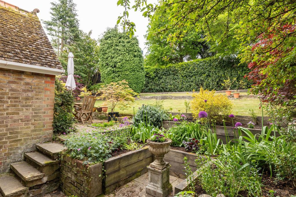 Additional image 3 of 4 bed detached house for saleDevon Crescent, Redhill RH1