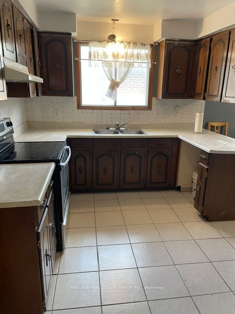 112 Anthia Drive W, Toronto, ON, M9L 1K8 photo 3