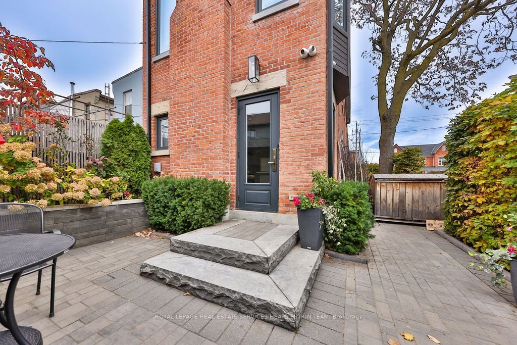 Main-234 Brock Avenue, Toronto, ON, M6K 2M2