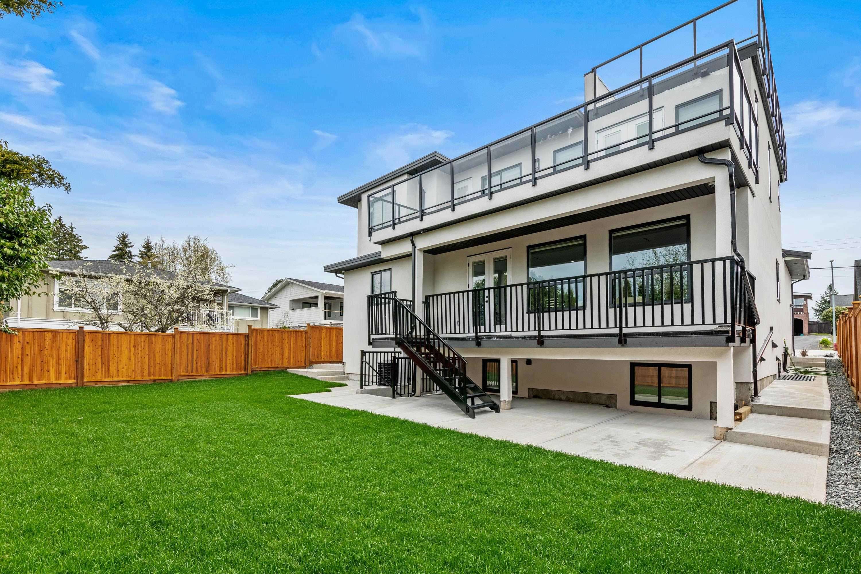 Bachelor sui-16 Ellesmere Avenue, Burnaby, BC, V5B 3T4
