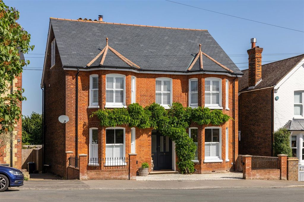 5 bed detached house for saleCockshot Road, Reigate RH2