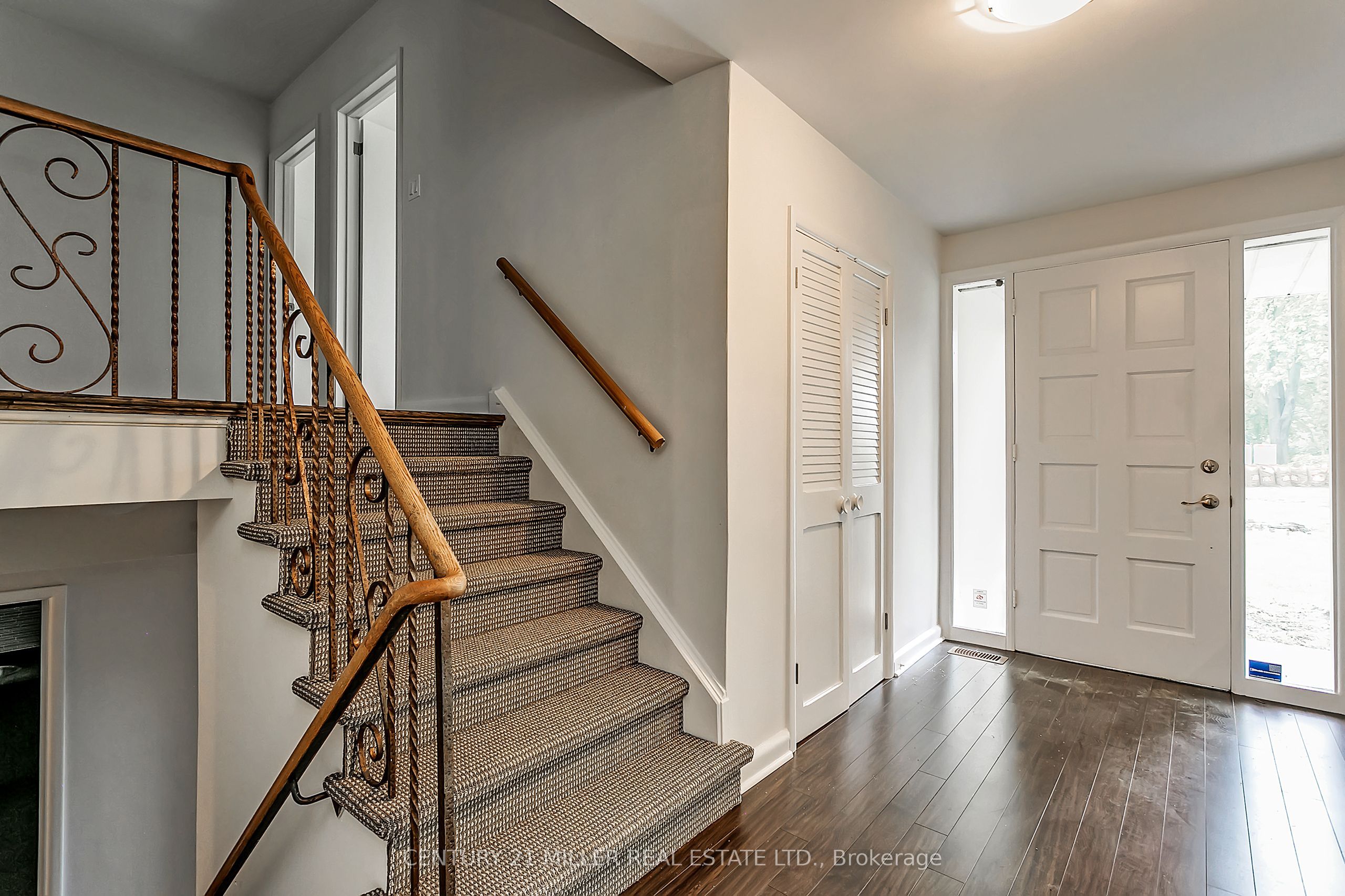 Additional image 2 of 91 Ennisclare Drive E, Oakville, ON, L6J 4N3