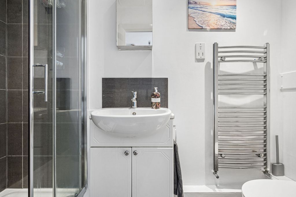 Additional image 10 of 2 bed flat for saleNorthway, Rickmansworth WD3