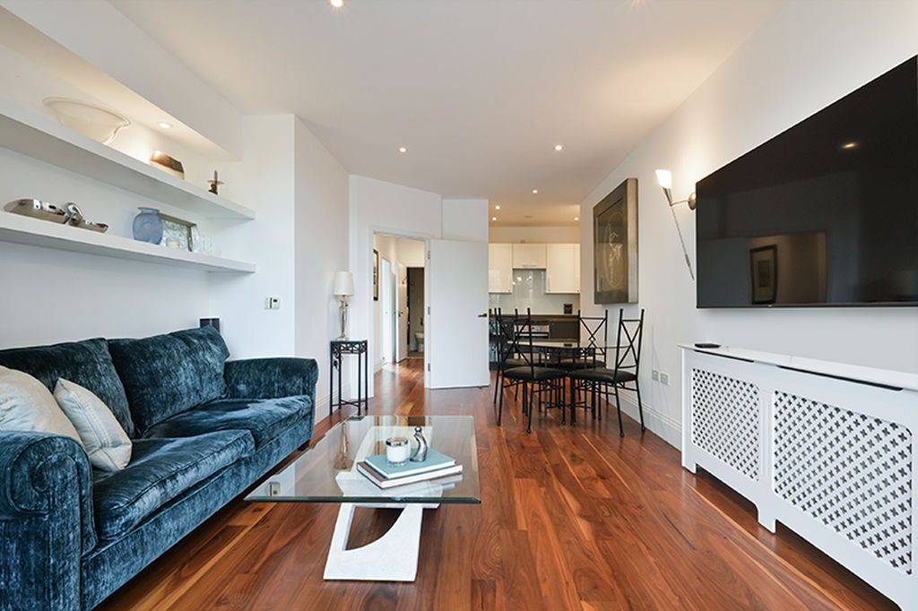 2 bed flat for saleLesbourne Road, Reigate RH2 photo 3