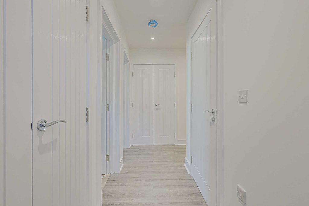 Additional image 8 of 2 bed flat for saleThe Regency Apartments, Rayleigh SS6