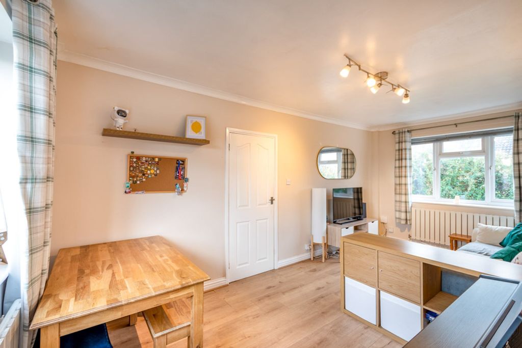 2 bed flat for saleThe Oval, Retford DN22 photo 4