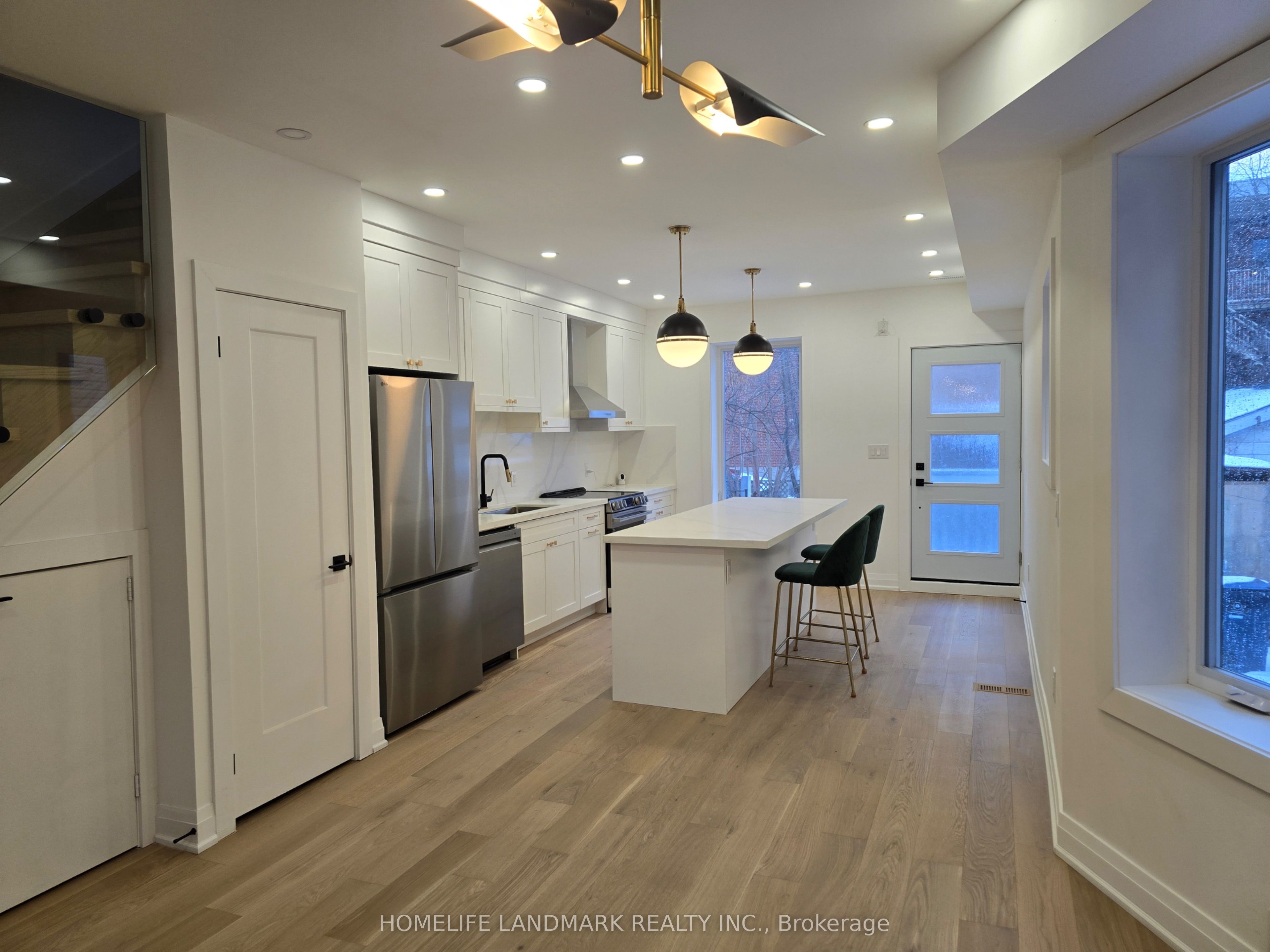 9 Alton Avenue, Toronto, ON, M4L 2M3 photo 2