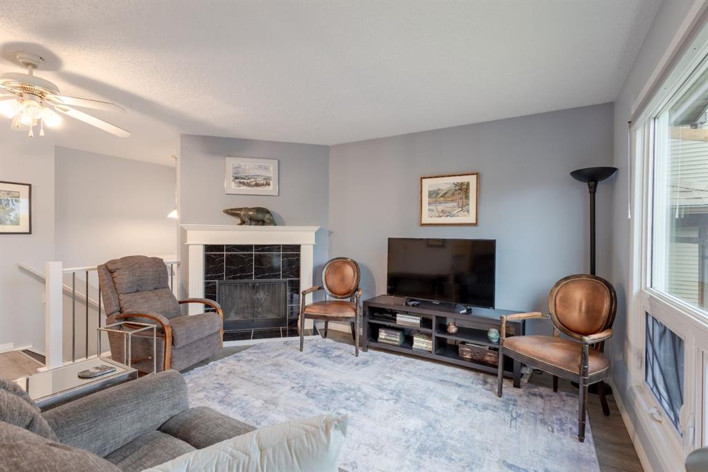 62 Berkley Close NW, Calgary, AB, T3K1B3 photo 5