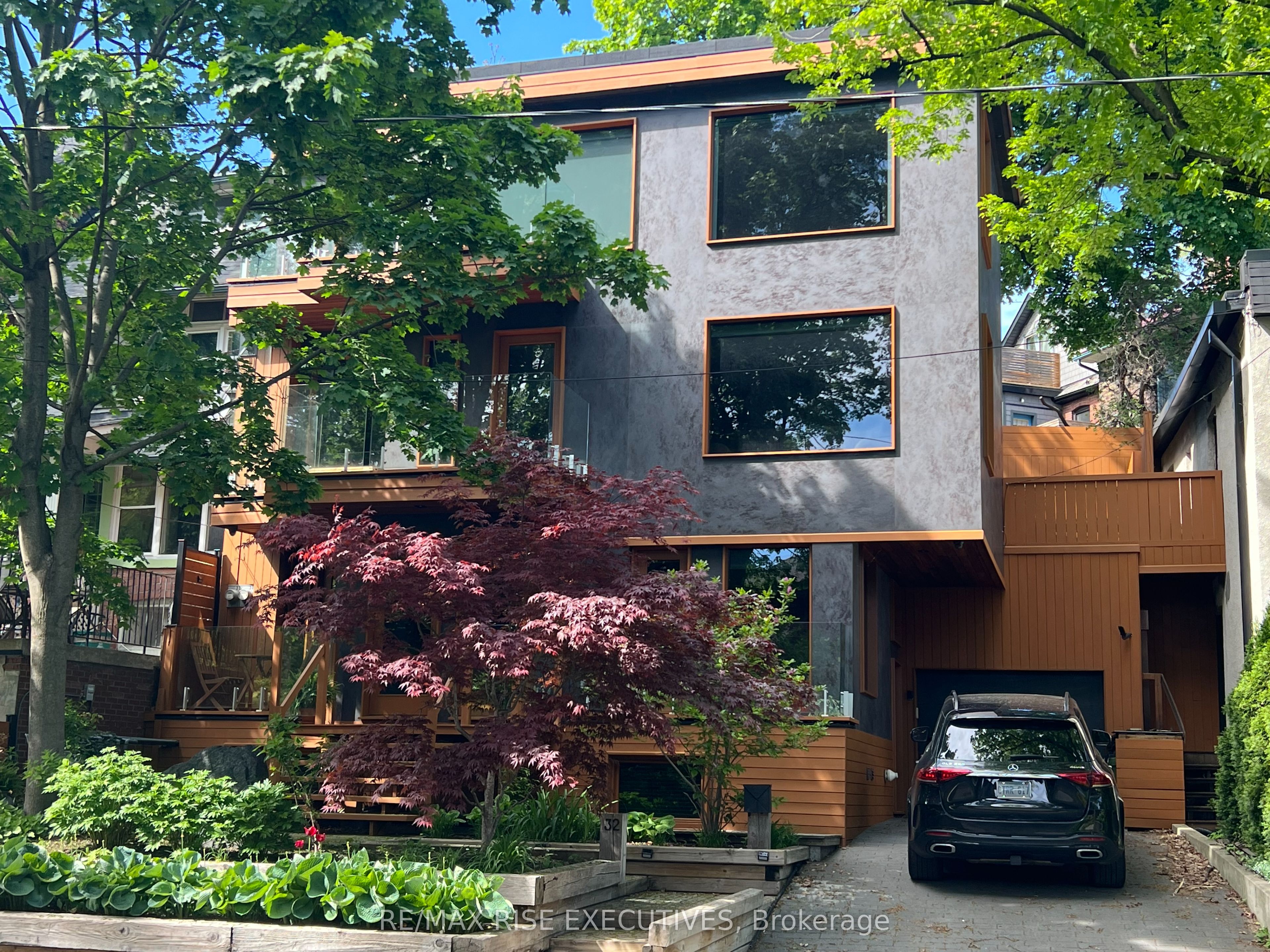 32 Regal Road, Toronto, ON, M6H 2J7