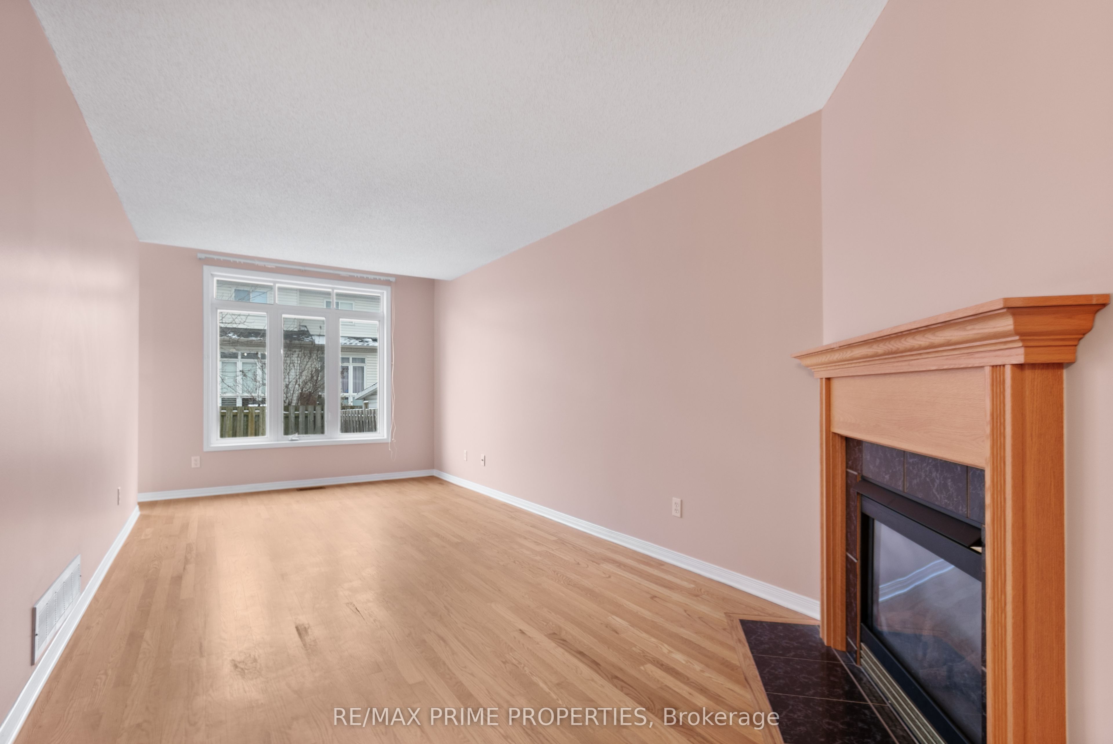 7-211 Station Boulevard, Ottawa, ON, K1G 6P2 photo 3
