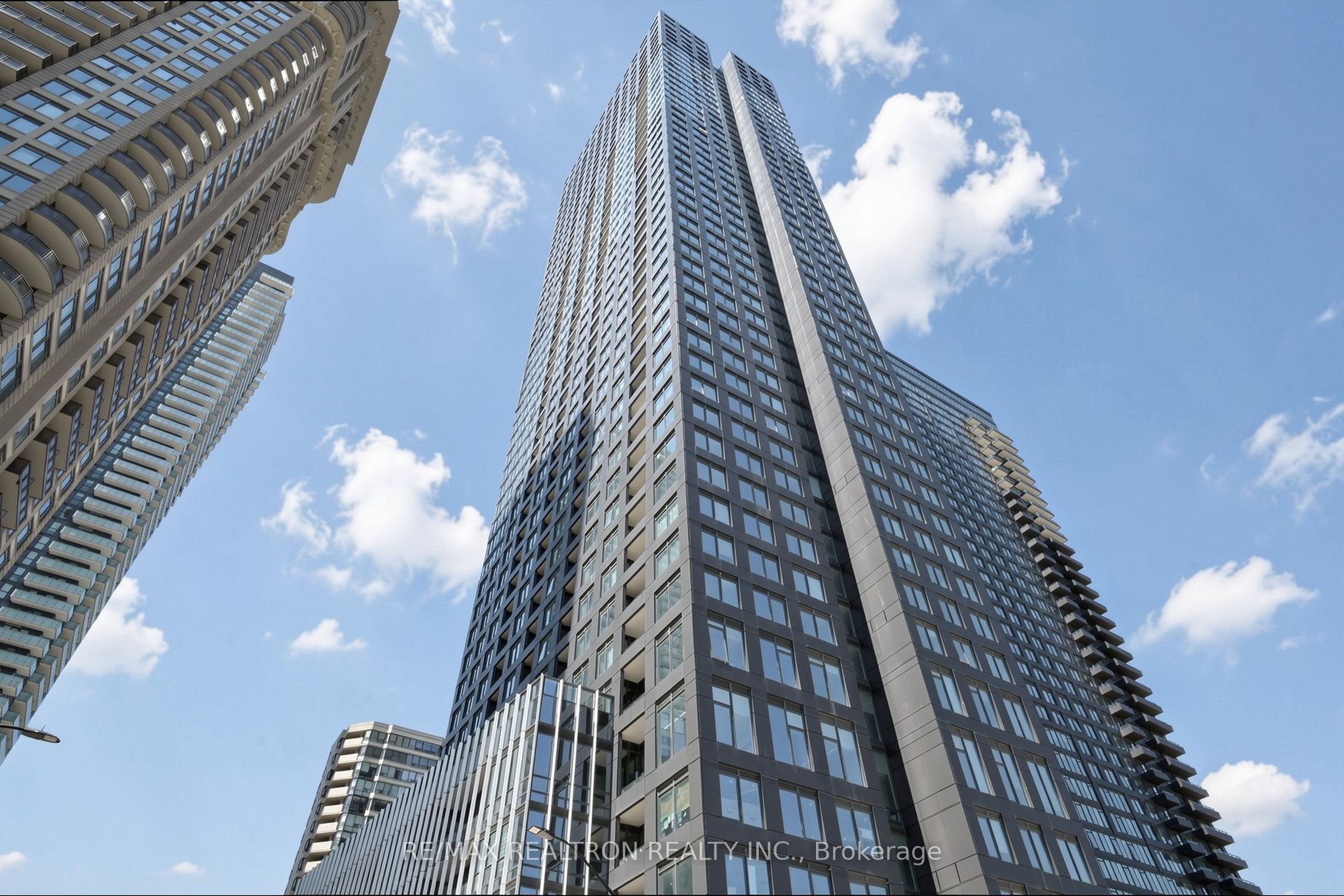 3807-395 Square One Drive, Mississauga, ON, L5B 0P6