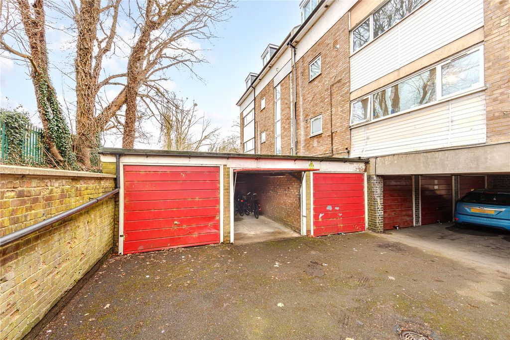 Additional image 15 of 2 bed flat for saleBrook Court, Watling Street, Radlett, Hertfordshire WD7