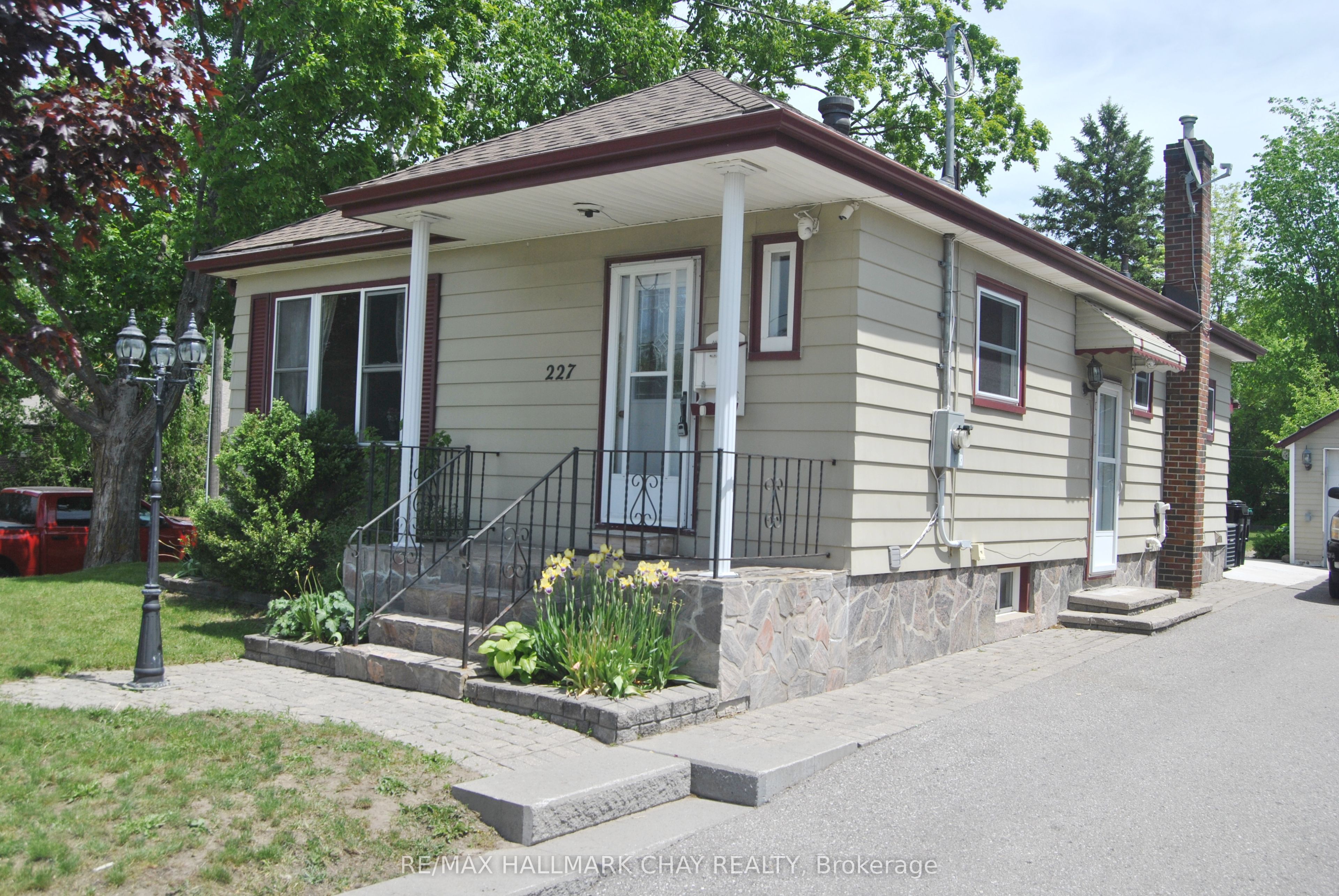 227 Duckworth Street, Barrie, ON, L4M 3W8