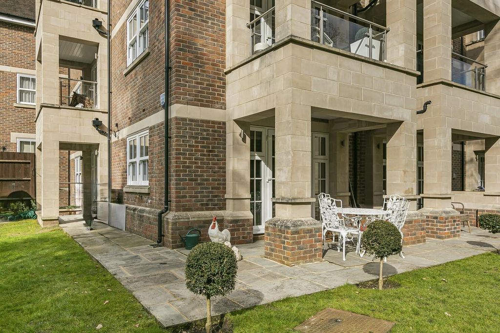 Additional image 15 of 2 bed flat for saleShenley Hill, Radlett WD7