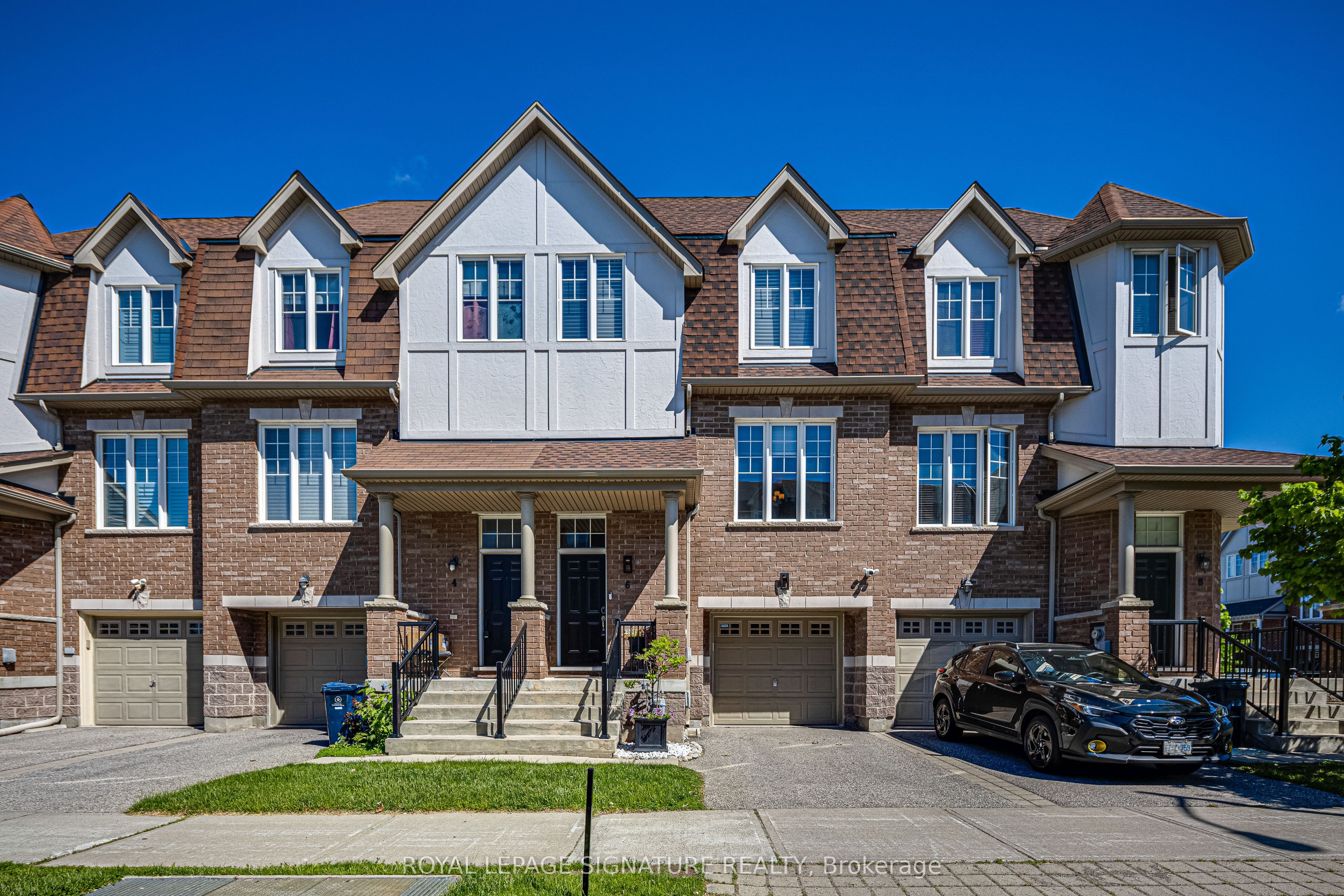 6 Collip Place, Toronto, ON, M4A 1Y3