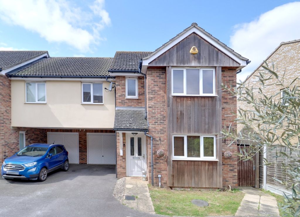 3 bed terraced house for saleMayfield Grove, Rainham RM13